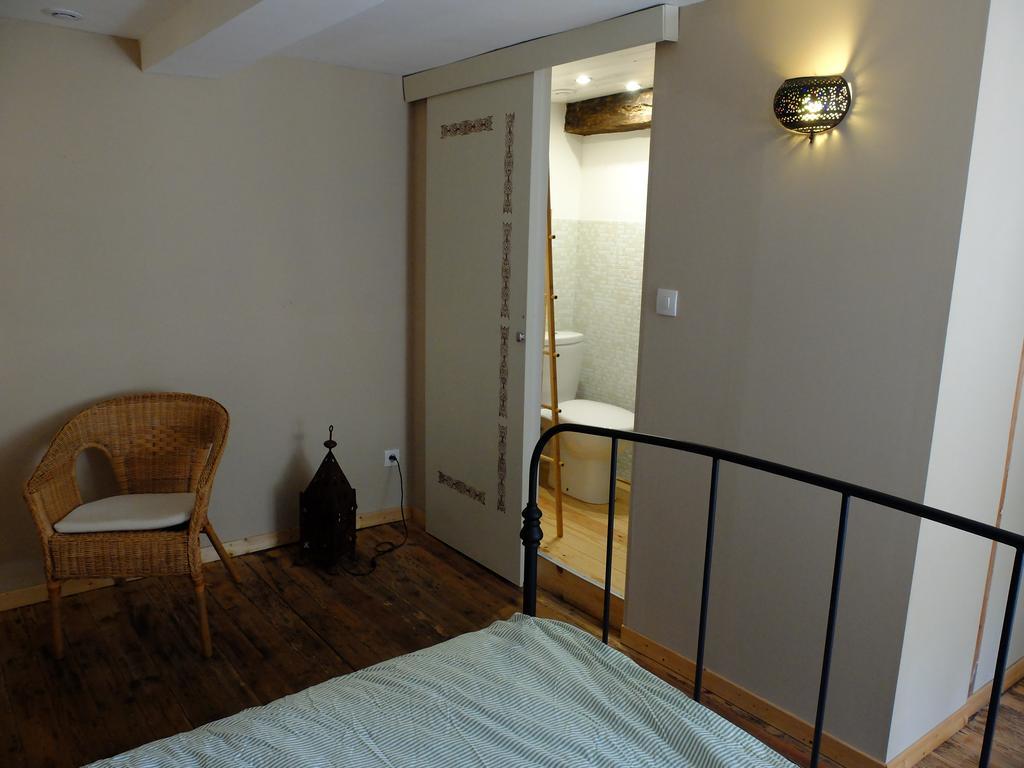 La Maison Du Voyageur Les Ilhes Habitación foto